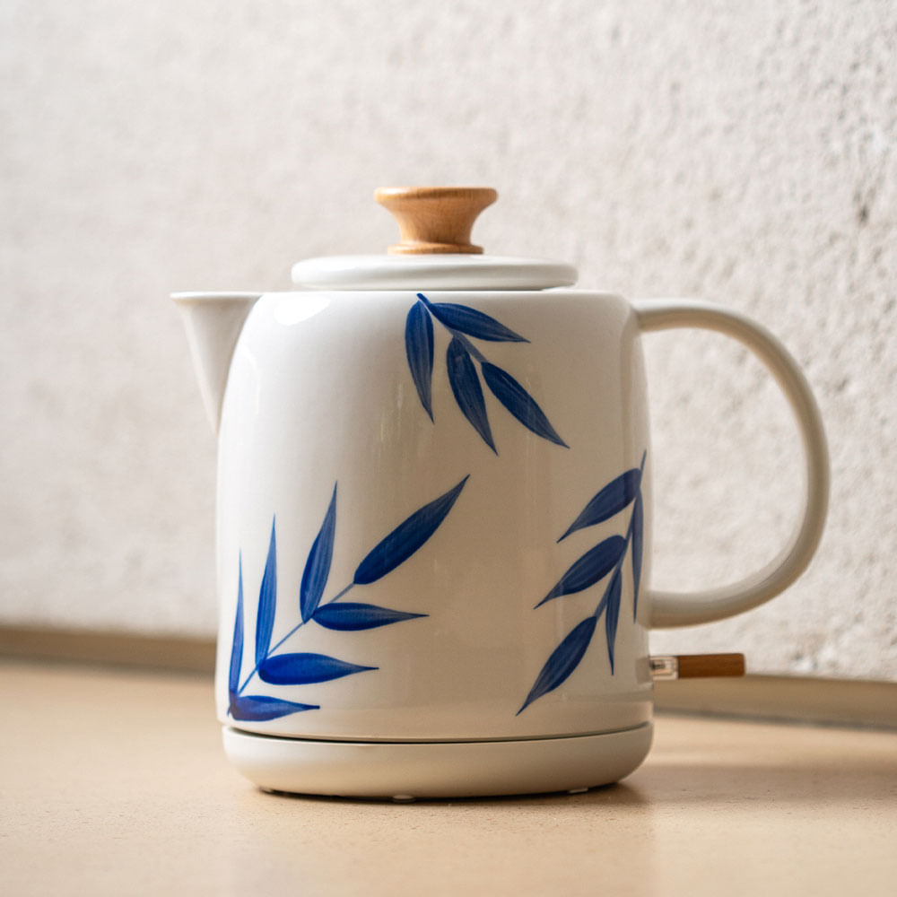 Chaleira Eltrica de Porcelana Elegance Branca e Azul 127V Talch Chaleira Eltrica de Porcelana Elegance Branca e Azul 127V Talch